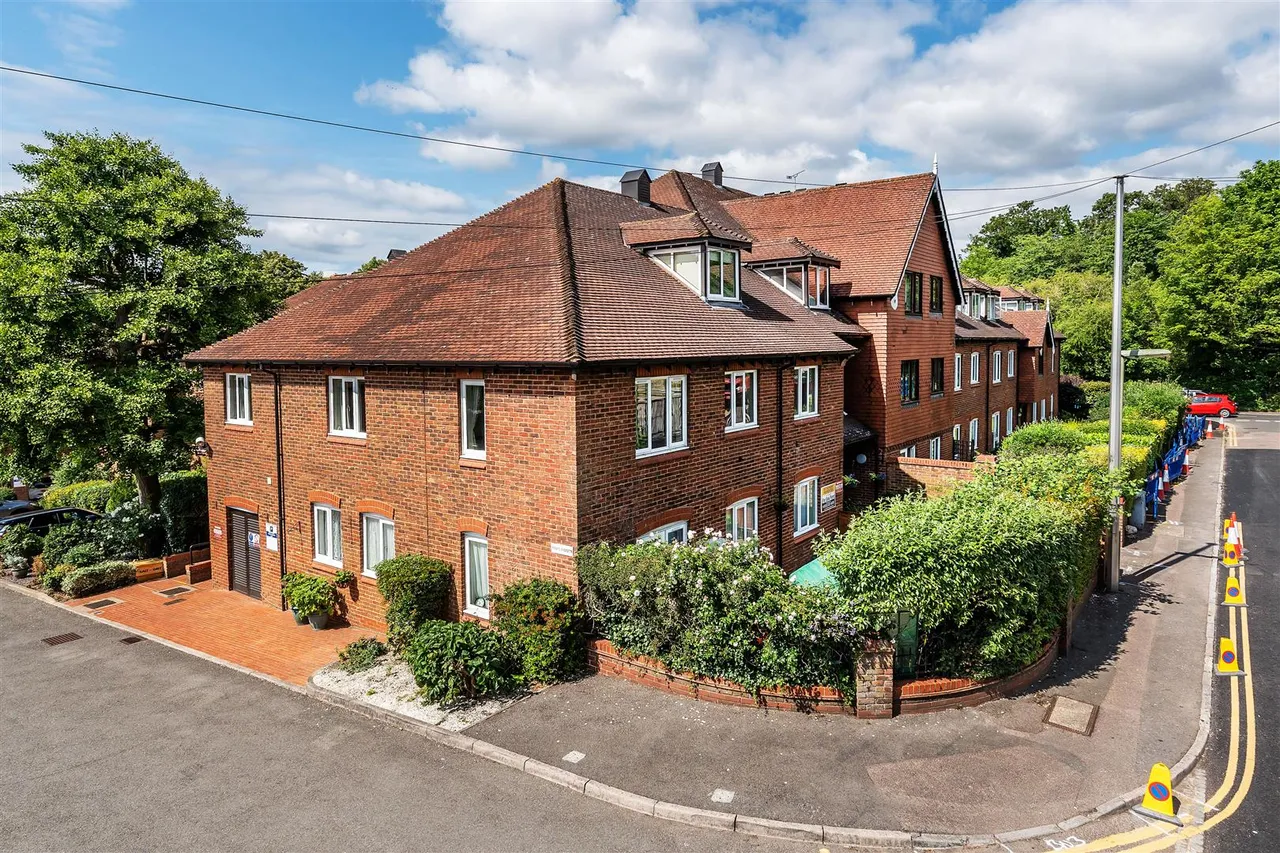 Belmont Road, Leatherhead, KT22, photo 12