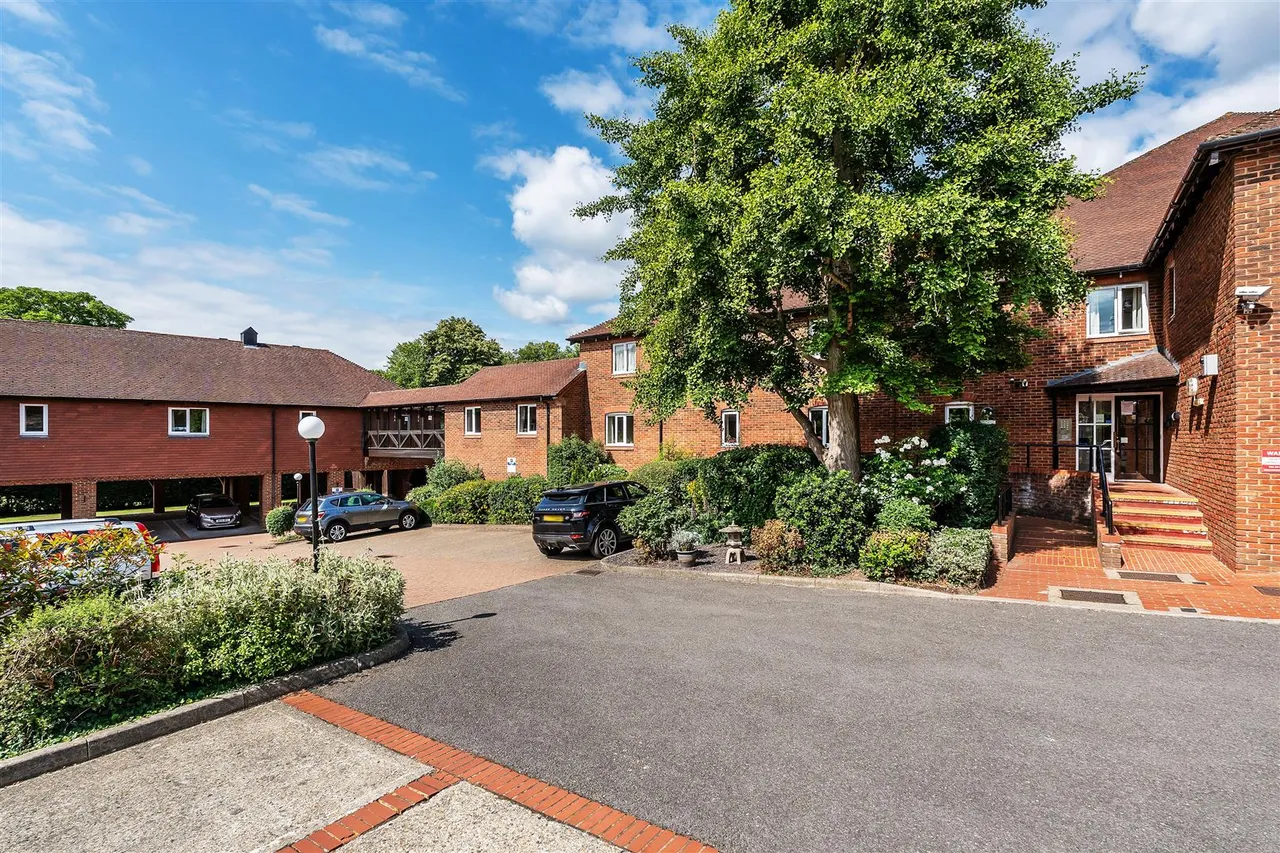 Belmont Road, Leatherhead, KT22, photo 10