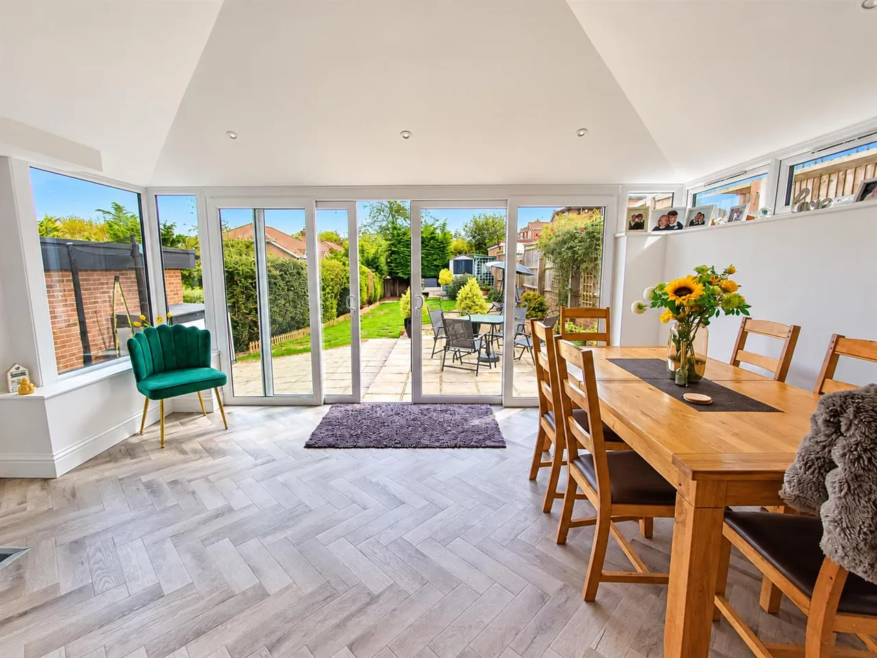 Heathdown Close, Peacehaven, photo 16