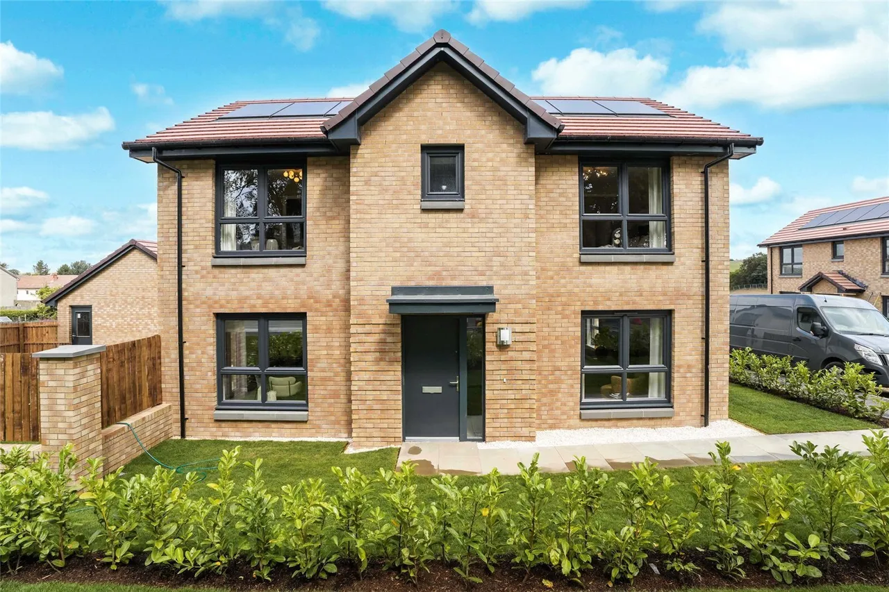 4 bed house for sale — Leven Road, Kennoway, Leven, Fife, KY8