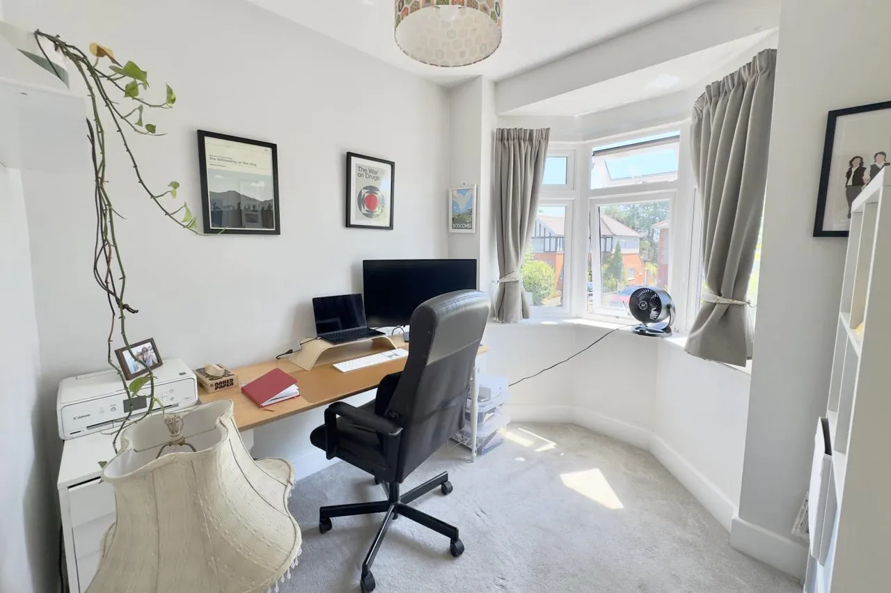 Southwick Road, BH6, photo 21