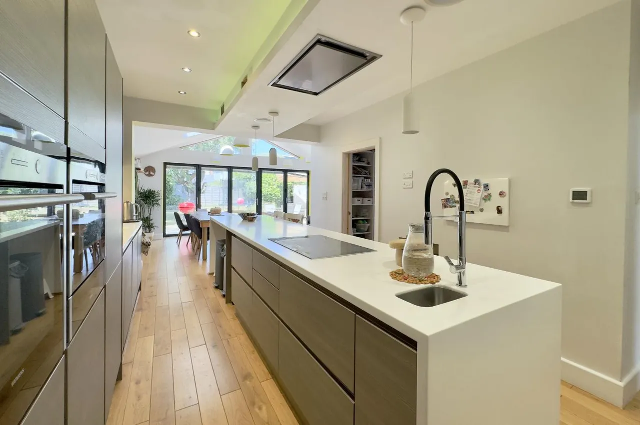 Southwick Road, BH6, photo 9