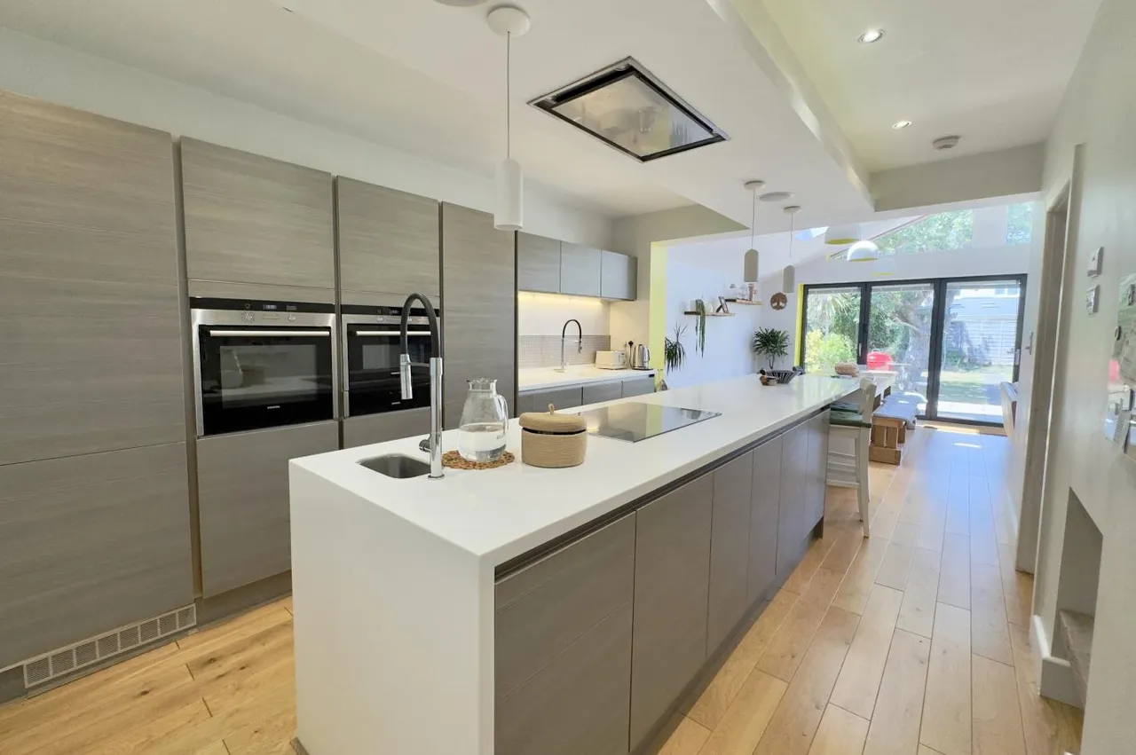 Southwick Road, BH6, photo 8