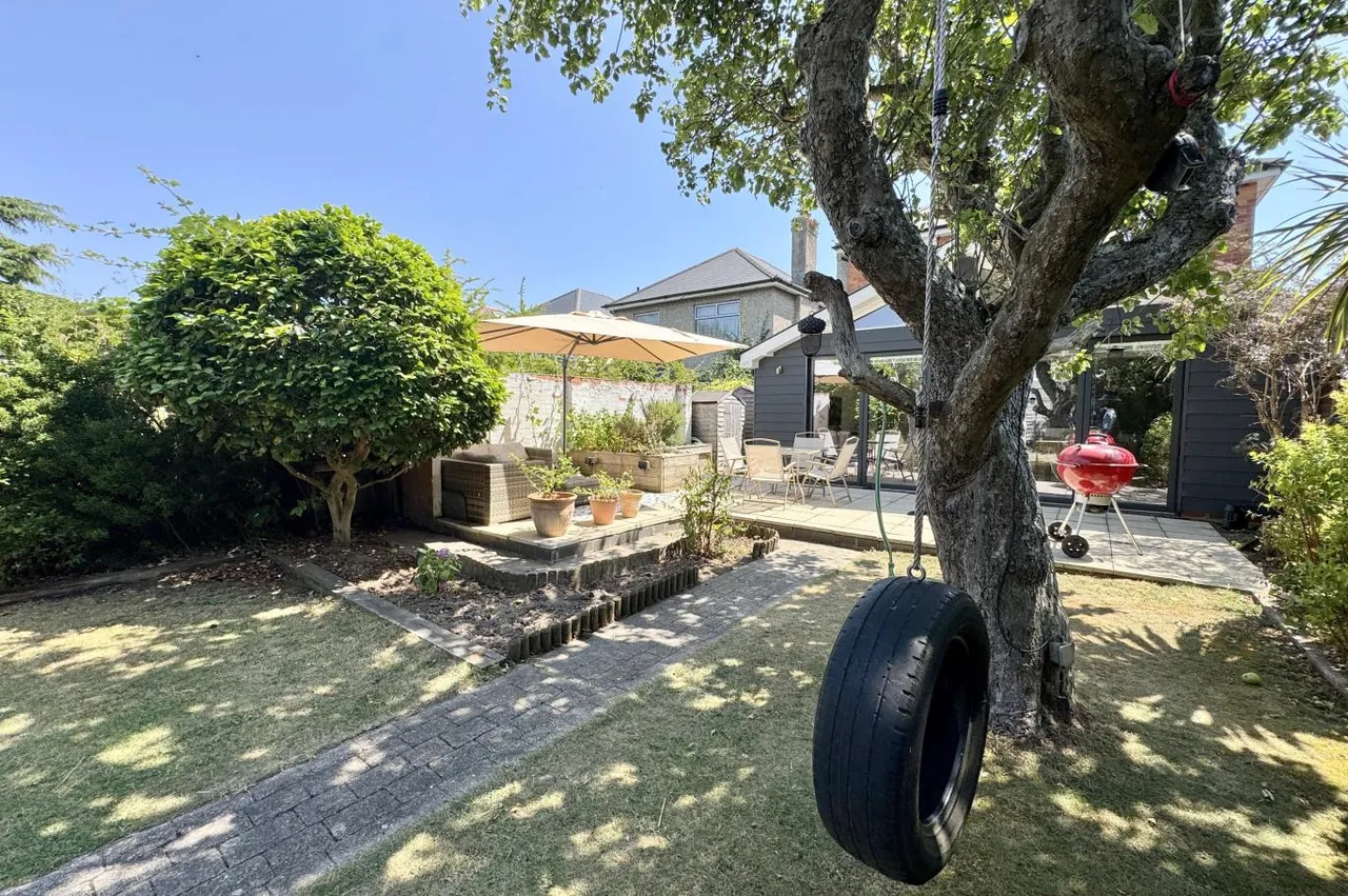Southwick Road, BH6, photo 26