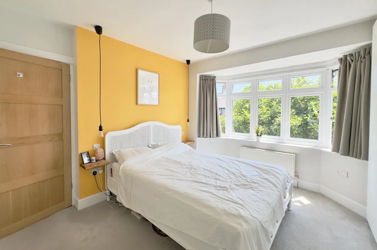 Southwick Road, BH6, photo 17