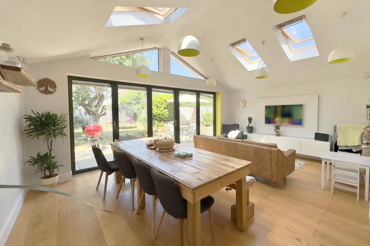 Southwick Road, BH6, photo 4