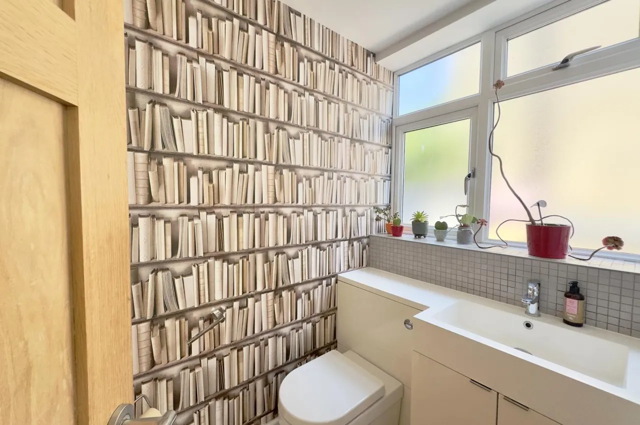 Southwick Road, BH6, photo 7