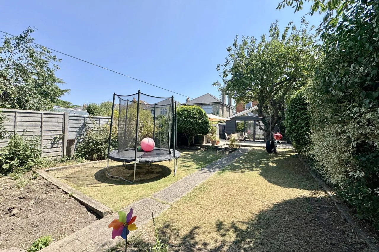 Southwick Road, BH6, photo 28