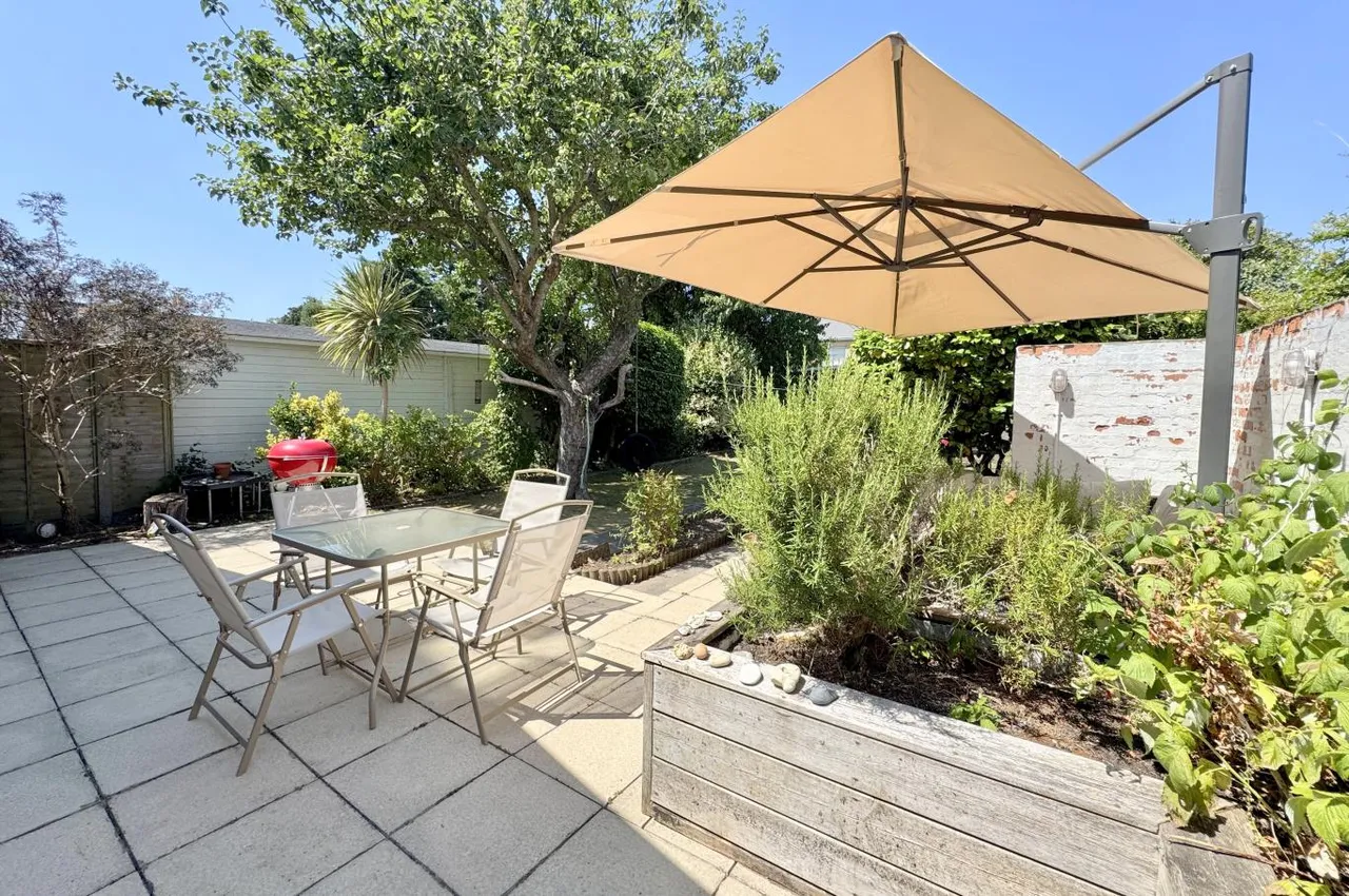Southwick Road, BH6, photo 24