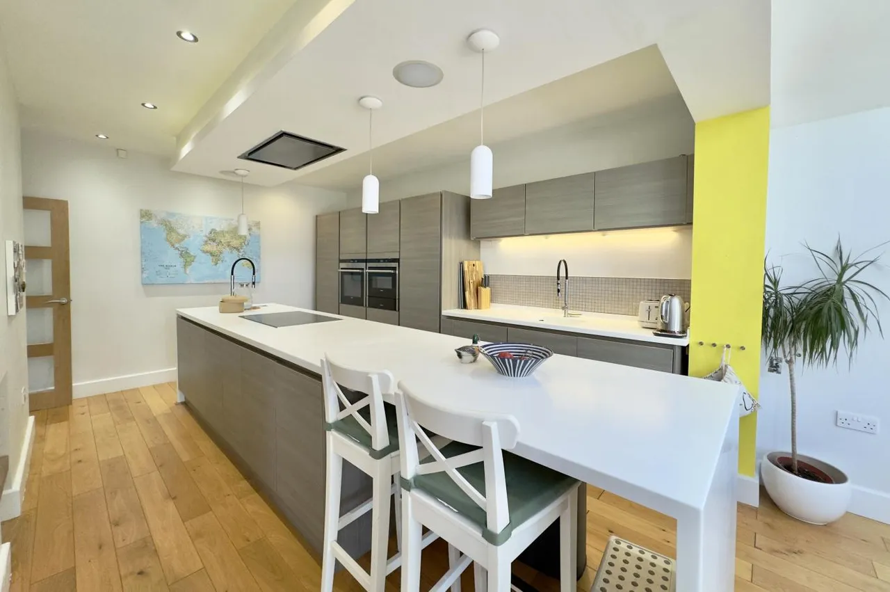 Southwick Road, BH6, photo 14