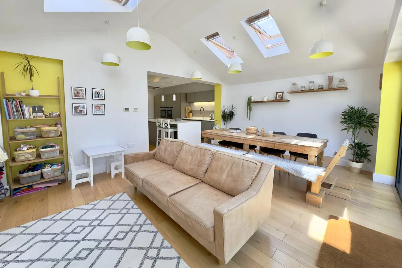 Southwick Road, BH6, photo 12