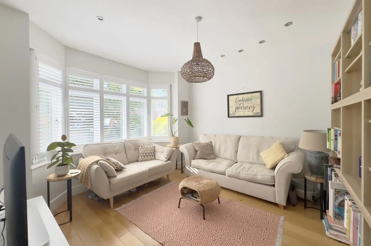 Southwick Road, BH6, photo 2