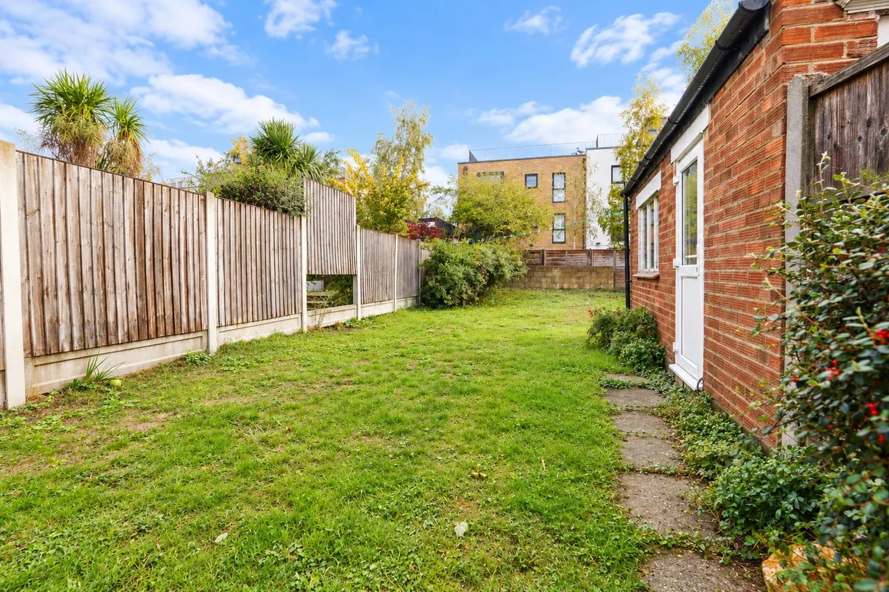 Glenhurst Road, Southend-On-Sea, photo 15