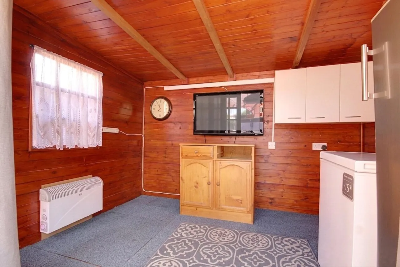 Glenloch Road, Enfield, photo 16