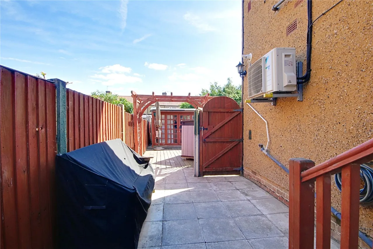 Glenloch Road, Enfield, photo 15