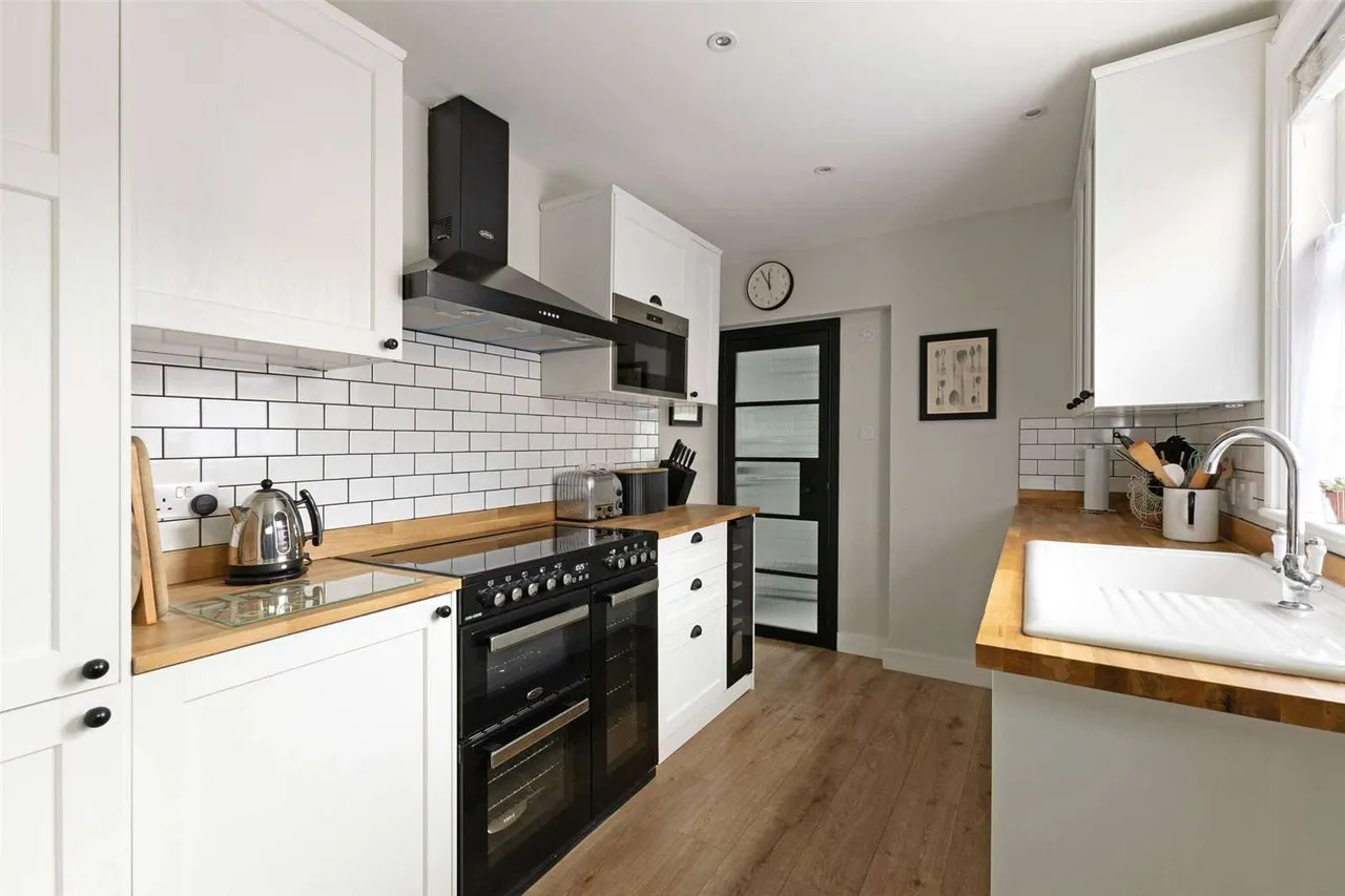 Cromwell Road, High Wycombe, Buckinghamshire, HP13 7AN, photo 5