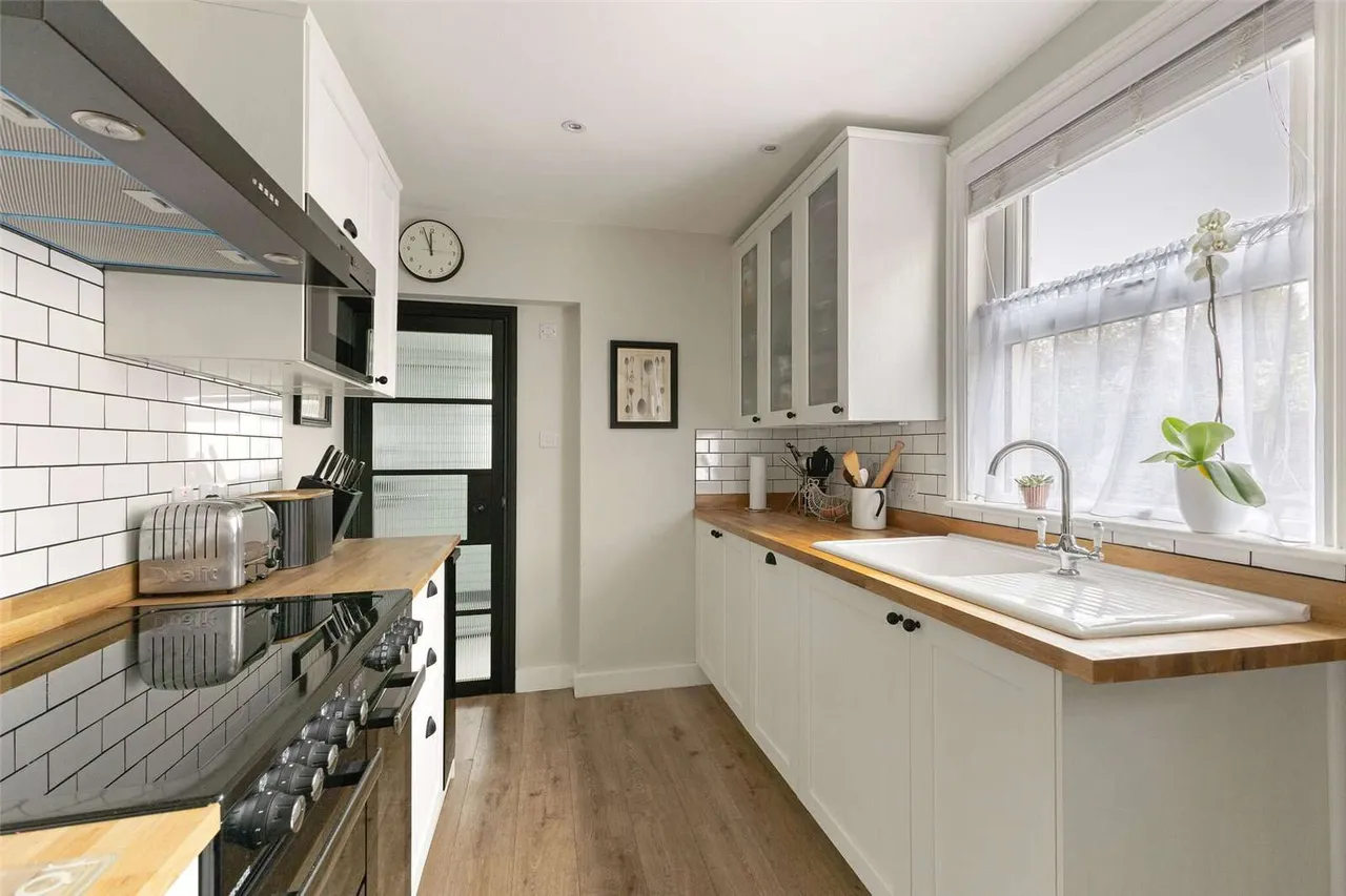 Cromwell Road, High Wycombe, Buckinghamshire, HP13 7AN, photo 6