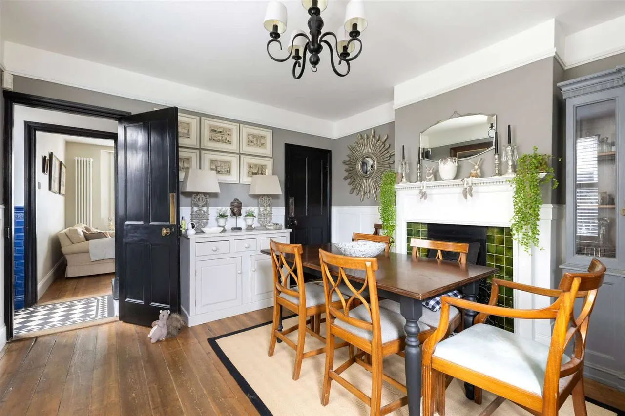 Cromwell Road, High Wycombe, Buckinghamshire, HP13 7AN, photo 4