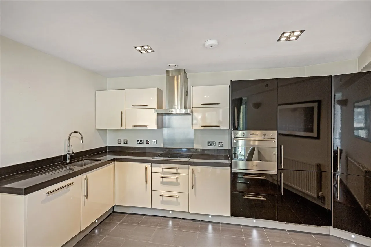 Orbis Wharf, Bridges Court Road, London, SW11, photo 2