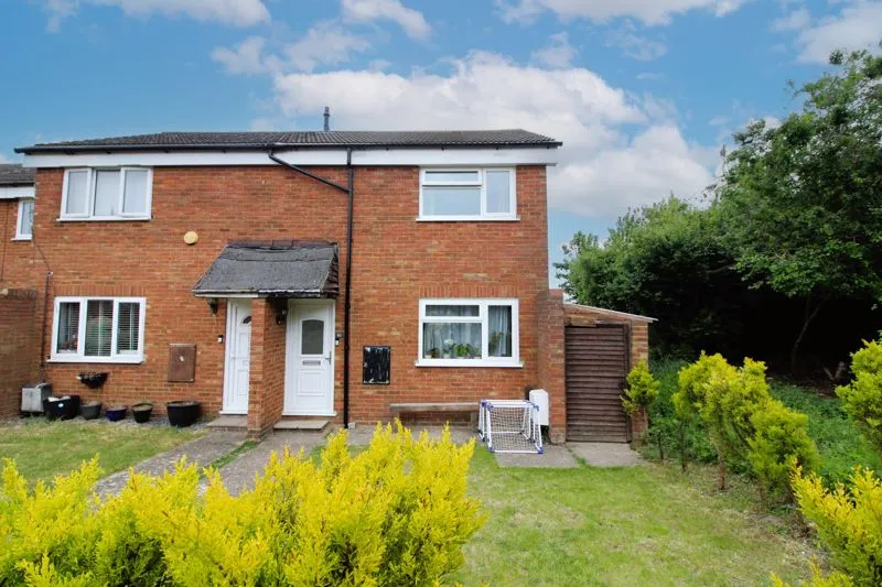 3 bed house for sale — Fareham Way Houghton Regis, Dunstable LU5 5RE