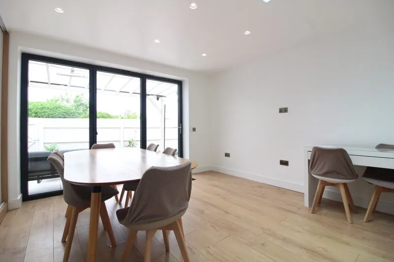 Fareham Way Houghton Regis, Dunstable LU5 5RE, photo 2
