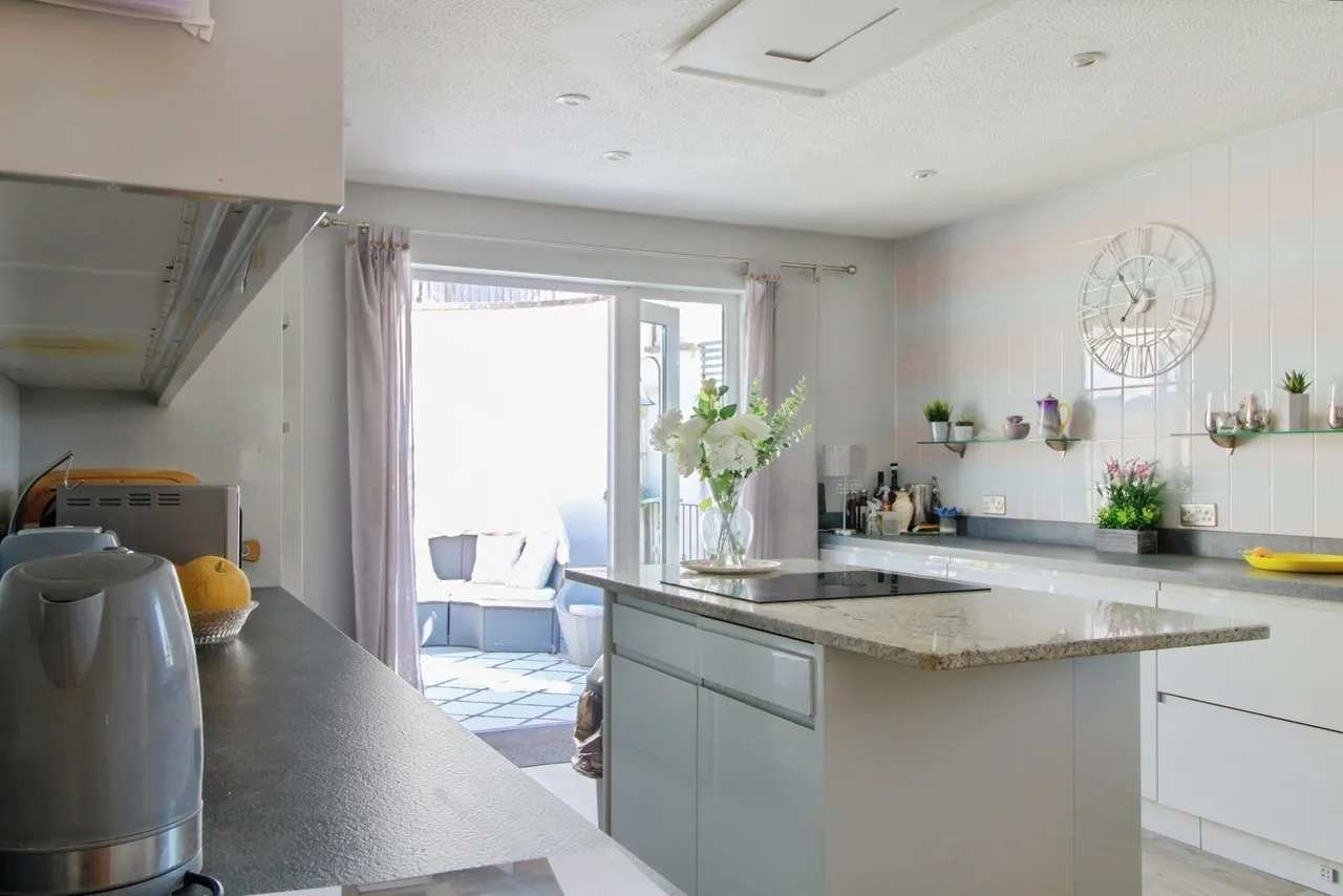Summerland Close, Dawlish, EX7, photo 11