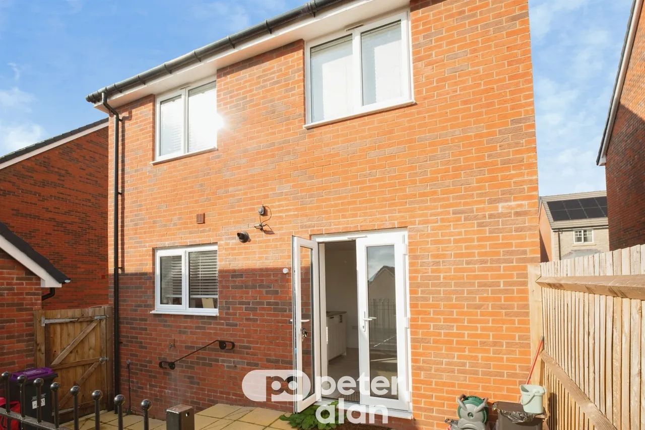 Heol Lowri Cwmbran, NP44, photo 17
