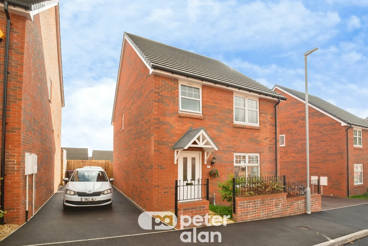 4 bed house for sale, Heol Lowri Cwmbran, NP44