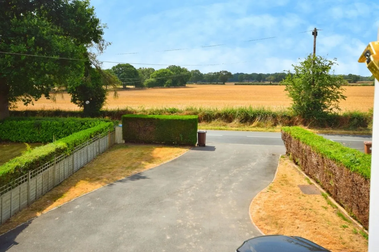 Norton Lane, Earlswood, photo 8
