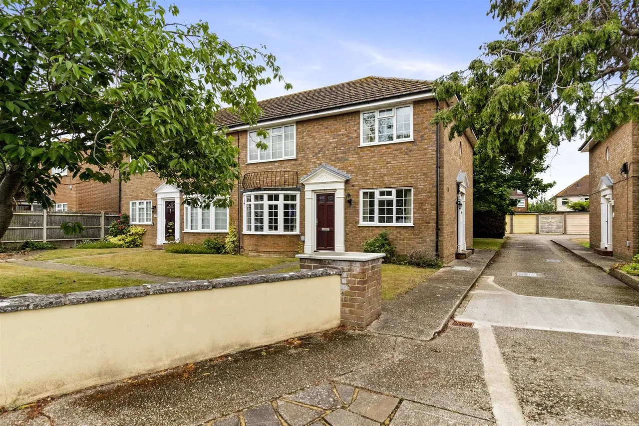 2 bed flat for sale — St. Lawrence Avenue, Gaisford, Worthing