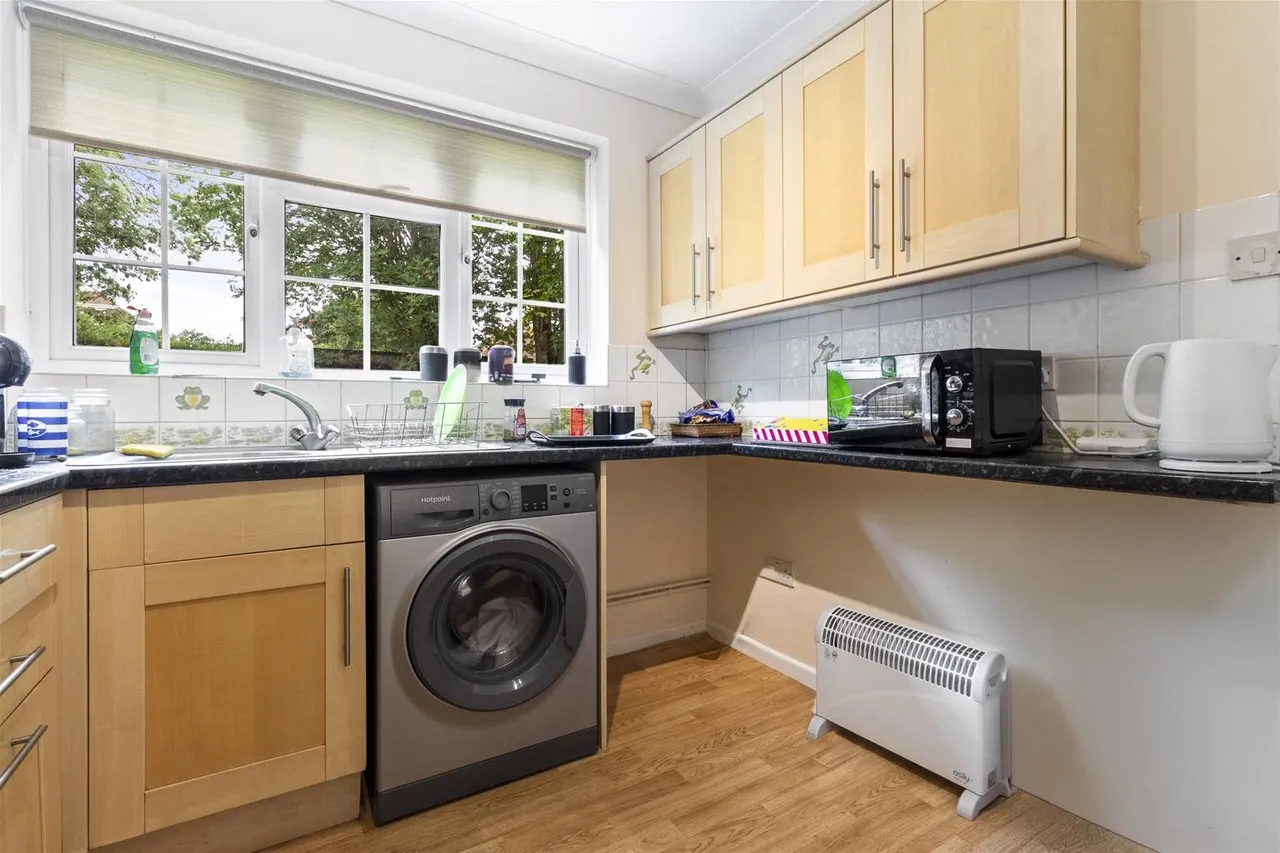 St. Lawrence Avenue, Gaisford, Worthing, photo 6