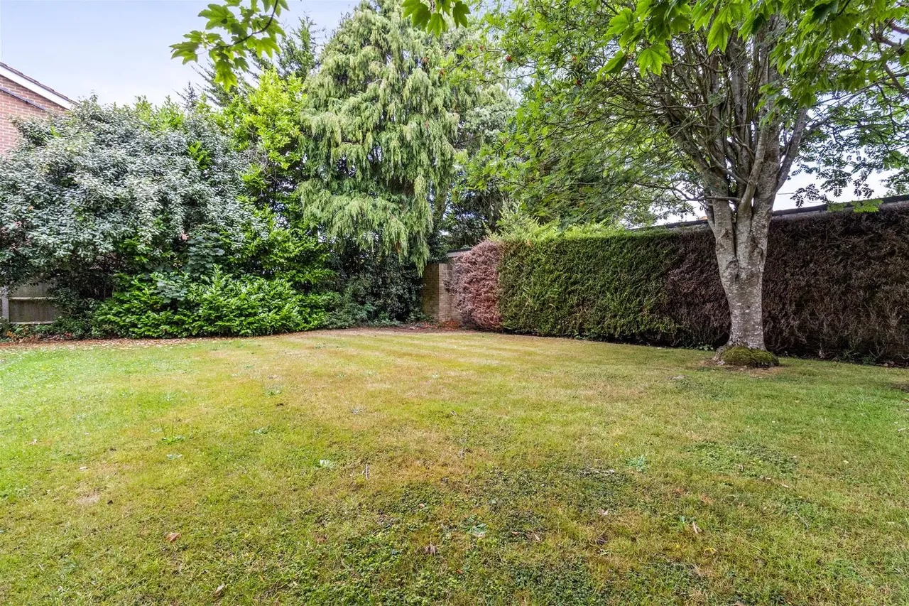 St. Lawrence Avenue, Gaisford, Worthing, photo 13