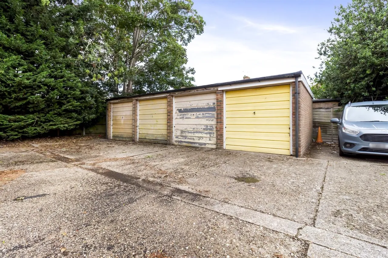 St. Lawrence Avenue, Gaisford, Worthing, photo 12