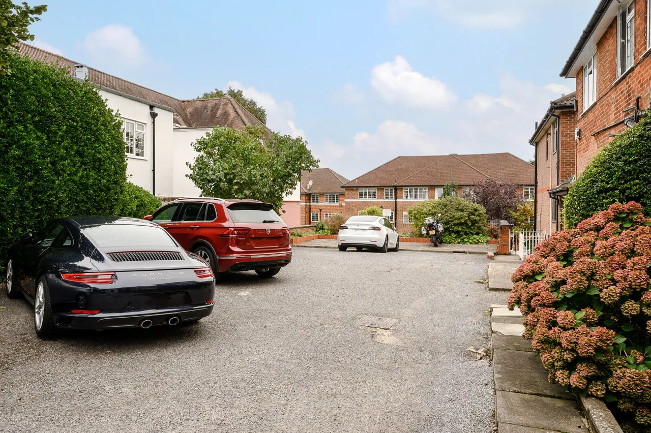 Draxmont Court, Draxmont, SW19, photo 13