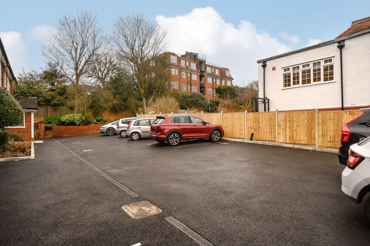 Draxmont Court, Draxmont, SW19, photo 12