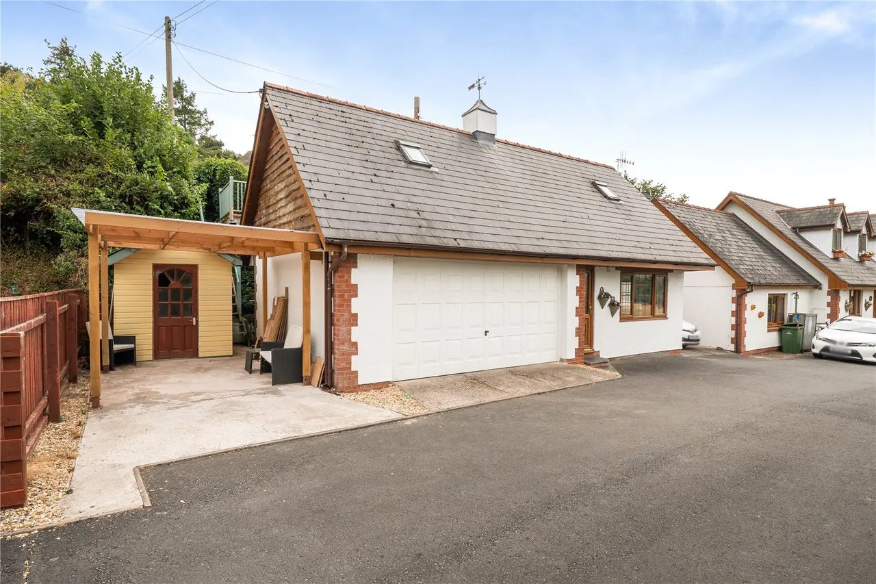 2 bed property for sale, Glasbury, Hereford, HR3