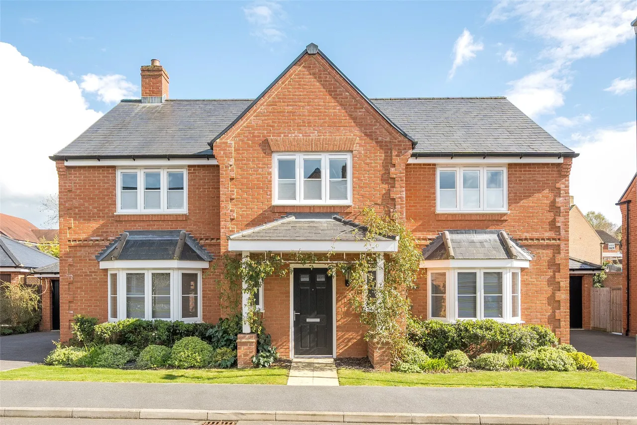 5 bed property for sale, Becketts Lane, Steeple Claydon, MK18