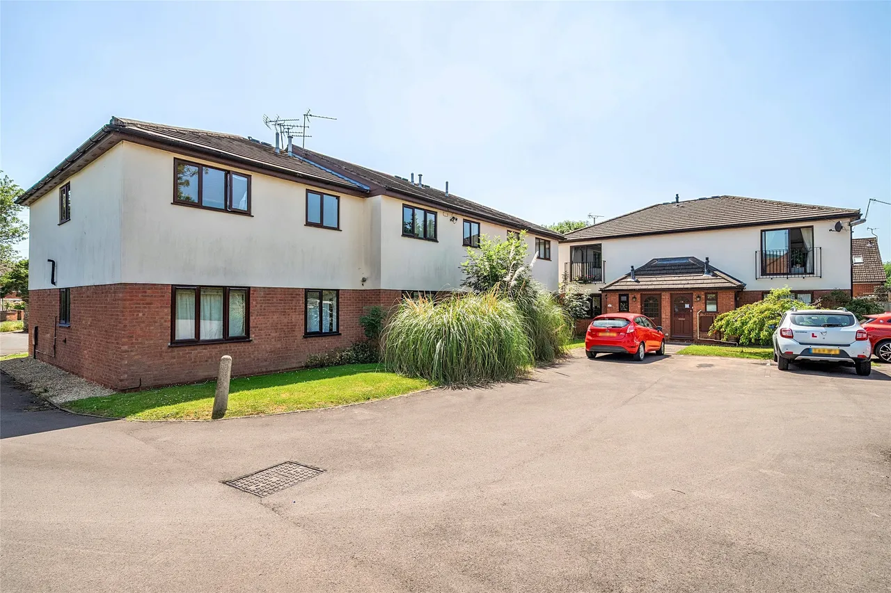 2 bed flat for sale — Mendip Road, Cheltenham, GL52 5DP
