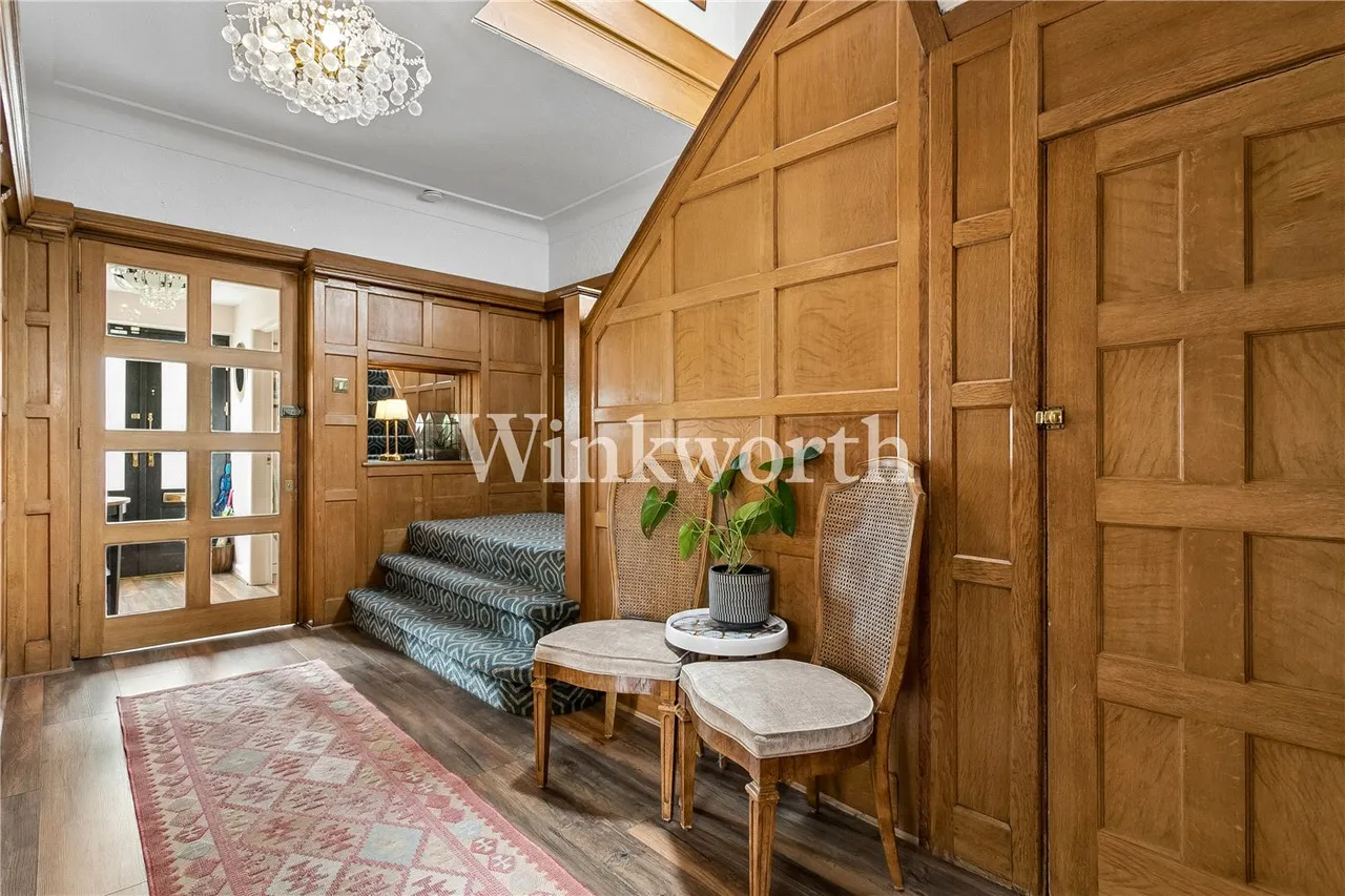 Bourne Hill, London, N13, photo 9