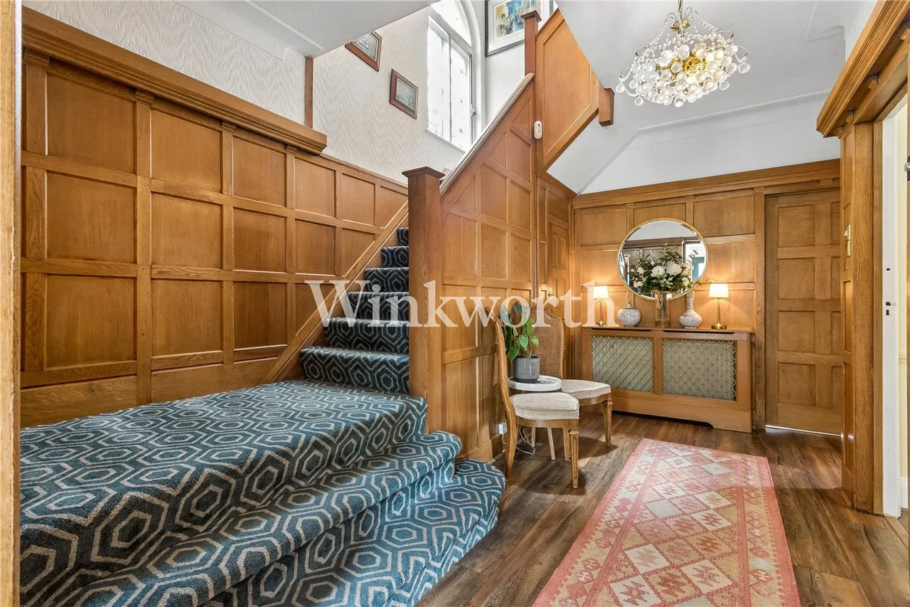 Bourne Hill, London, N13, photo 2