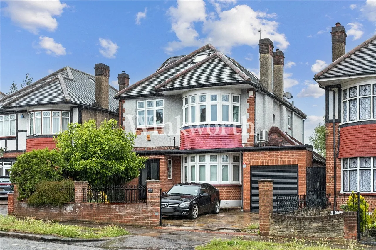 Bourne Hill, London, N13, photo 10