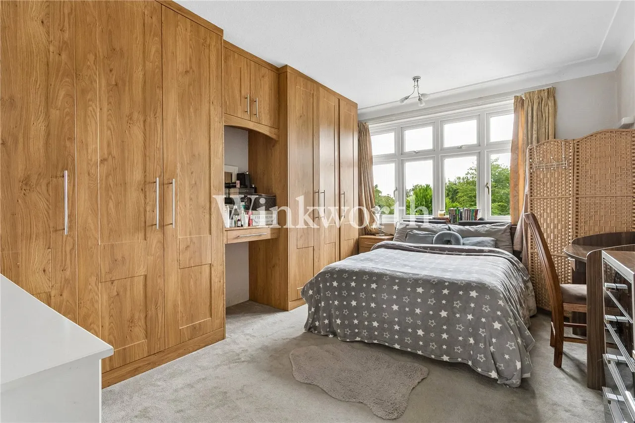 Bourne Hill, London, N13, photo 12