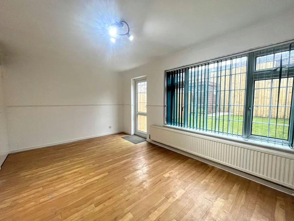 Rosebery Way, Tring, Hertfordshire, HP23 5DT, photo 3