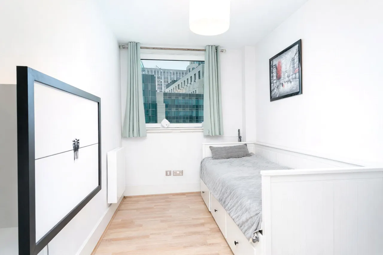 Bridge House, St George Wharf, SW8, photo 13