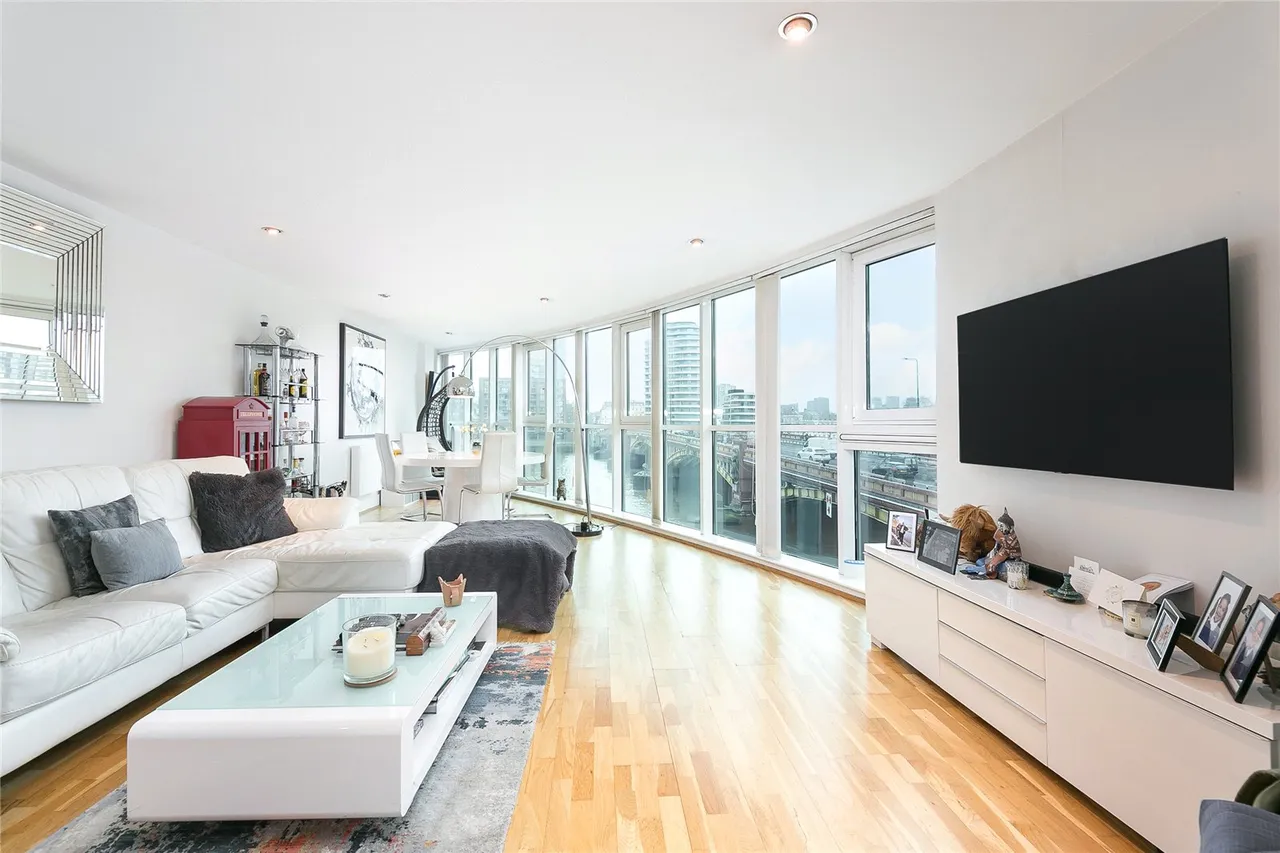 3 bed flat for sale, Bridge House, St George Wharf, SW8