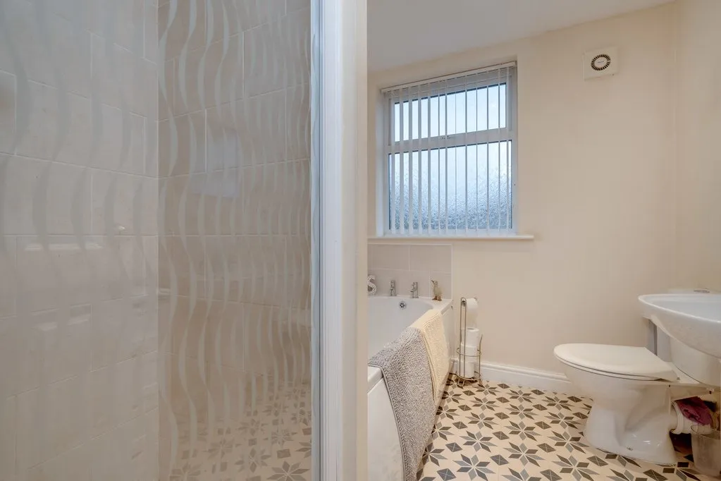 Gomersal Lane, Little Gomersal BD19 4JQ, photo 12