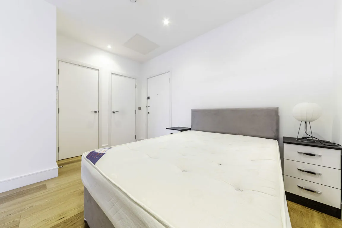 Staines Road, Hounslow, photo 5