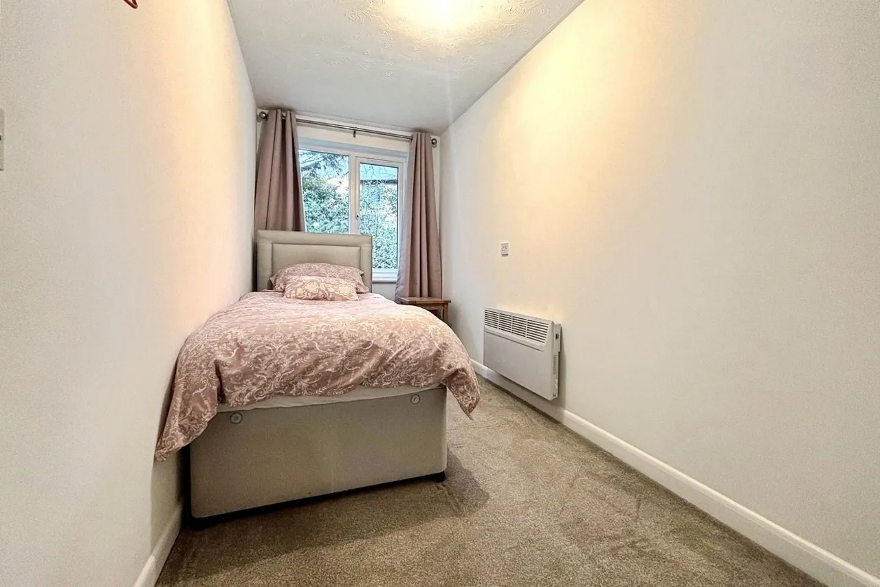 Berry Court, Hook, Hampshire, RG27 9JZ, photo 6