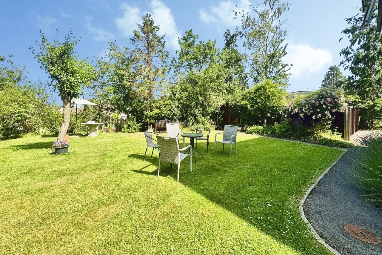 Berry Court, Hook, Hampshire, RG27 9JZ, photo 2