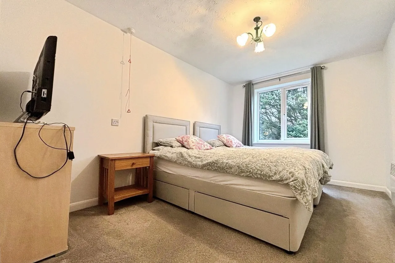 Berry Court, Hook, Hampshire, RG27 9JZ, photo 4